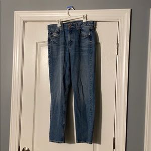 American Eagle 90’s Slim Boyfriend Jeans (Size 6)